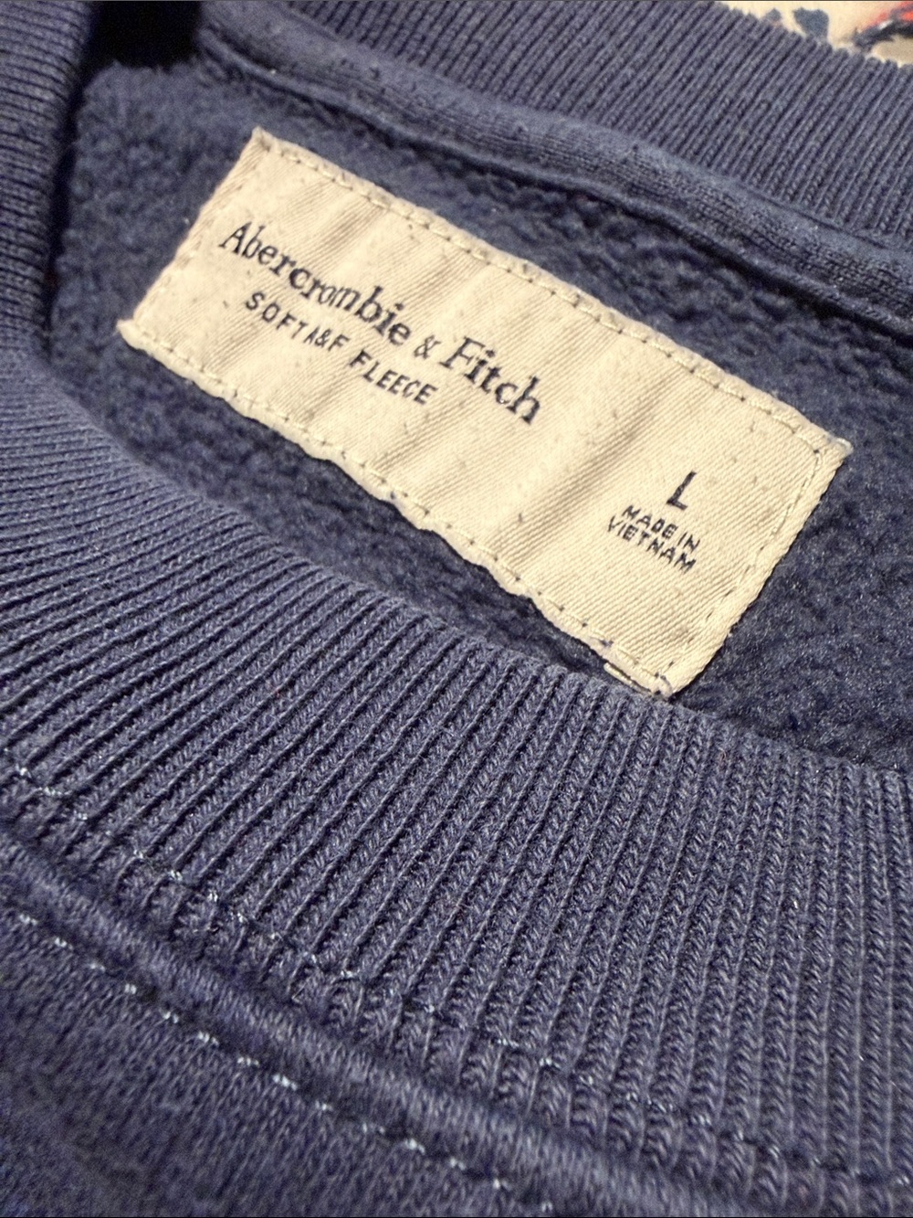 Abercrombie & Fitch Navy Martha’s Vineyard Crewneck Sweatshirt with Red Graphic - Picture 6 of 7